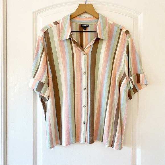 TORRID Slub Button Up Striped Short Sleeve Beach Shirt - Picture 4 of 11